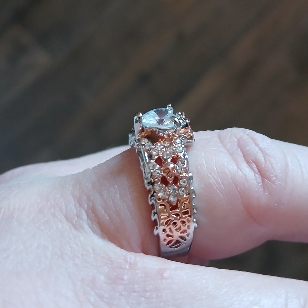 New Heart Shaped CZ Rose Gold & Silver Skulls & Roses Ring. - Picture 7 of 16
